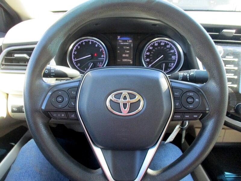 Toyota Camry LE Auto (Natl) 2020
