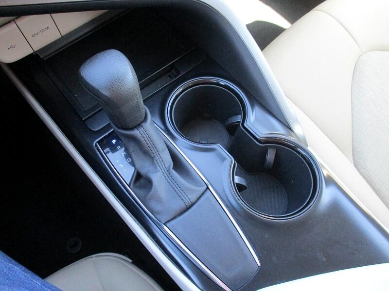 Toyota Camry LE Auto (Natl) 2020