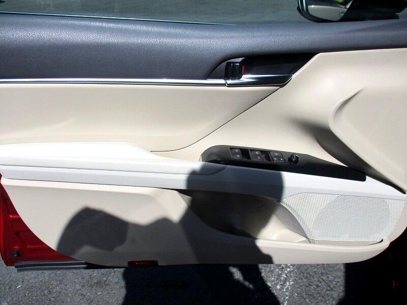 Toyota Camry LE Auto (Natl) 2020