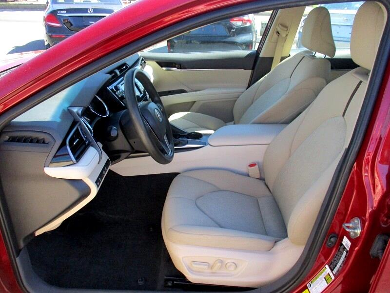 Toyota Camry LE Auto (Natl) 2020