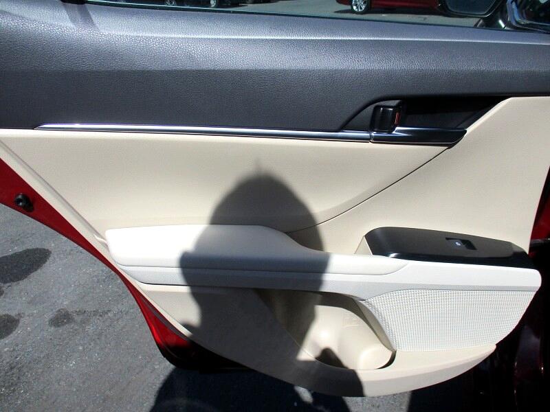 Toyota Camry LE Auto (Natl) 2020