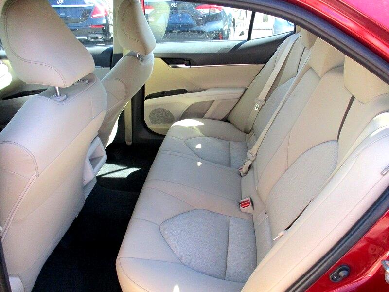 Toyota Camry LE Auto (Natl) 2020