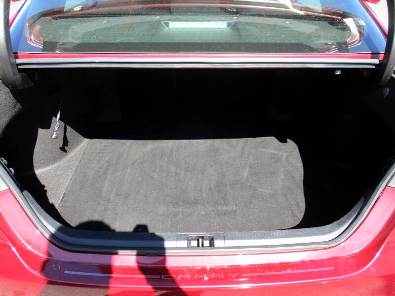 Toyota Camry LE Auto (Natl) 2020