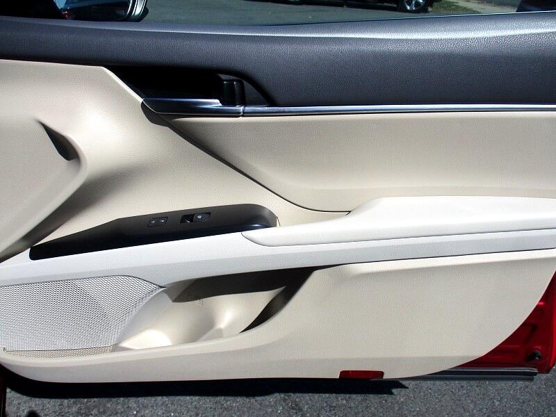 Toyota Camry LE Auto (Natl) 2020