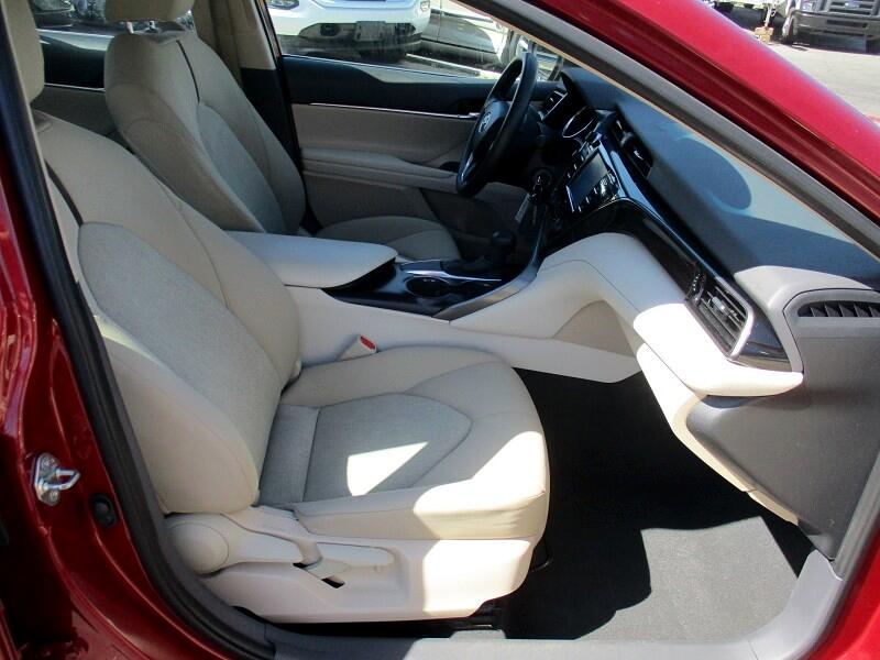 Toyota Camry LE Auto (Natl) 2020