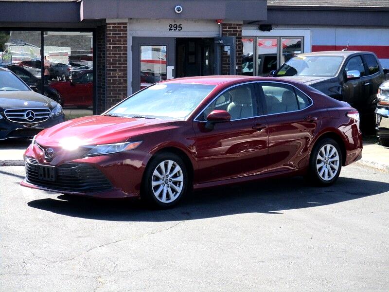 2020 Toyota Camry LE Auto (Natl)