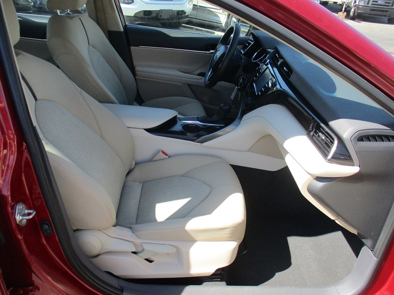 Toyota Camry LE Auto (Natl) 2020