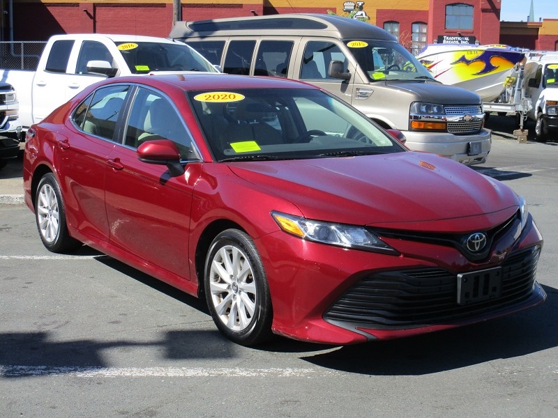Toyota Camry LE Auto (Natl) 2020