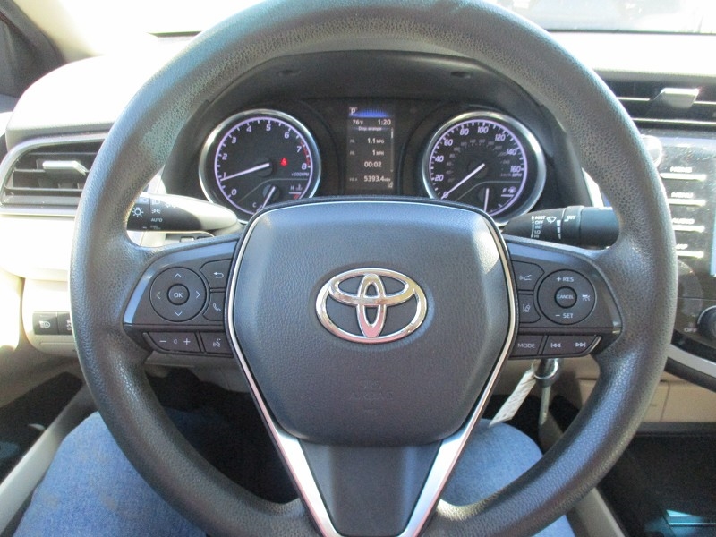 Toyota Camry LE Auto (Natl) 2020