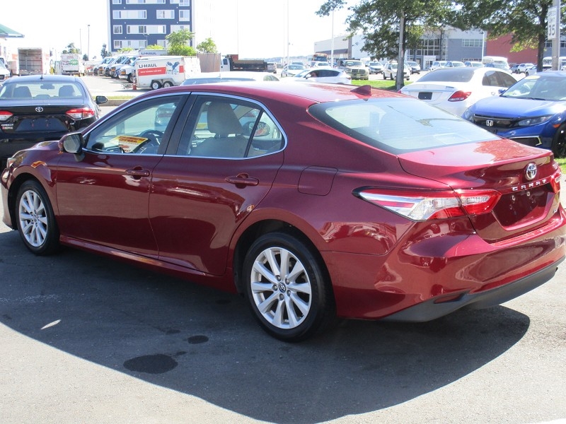 Toyota Camry LE Auto (Natl) 2020