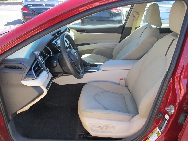 Toyota Camry LE Auto (Natl) 2020