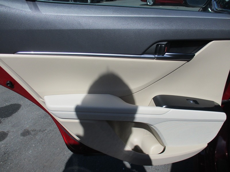 Toyota Camry LE Auto (Natl) 2020