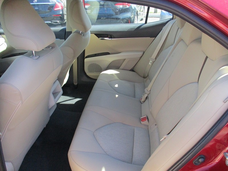 Toyota Camry LE Auto (Natl) 2020