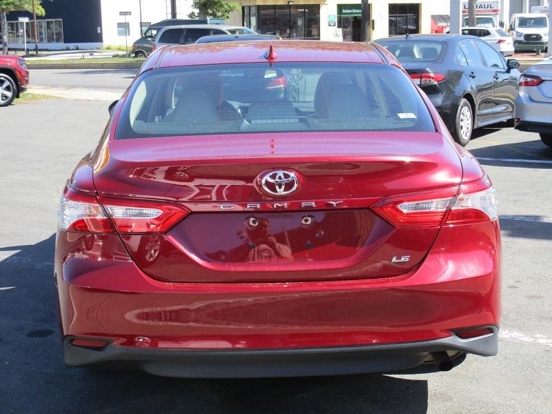 Toyota Camry LE Auto (Natl) 2020