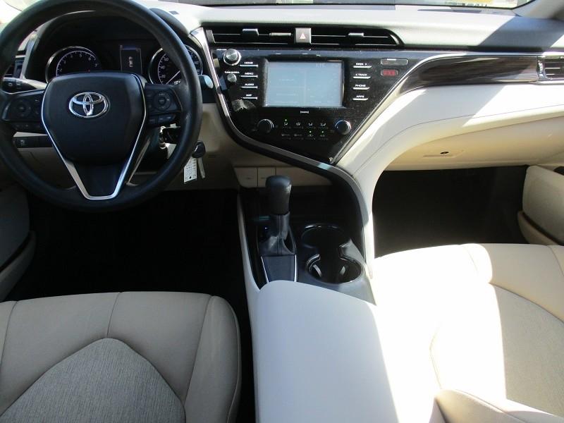 Toyota Camry LE Auto (Natl) 2020