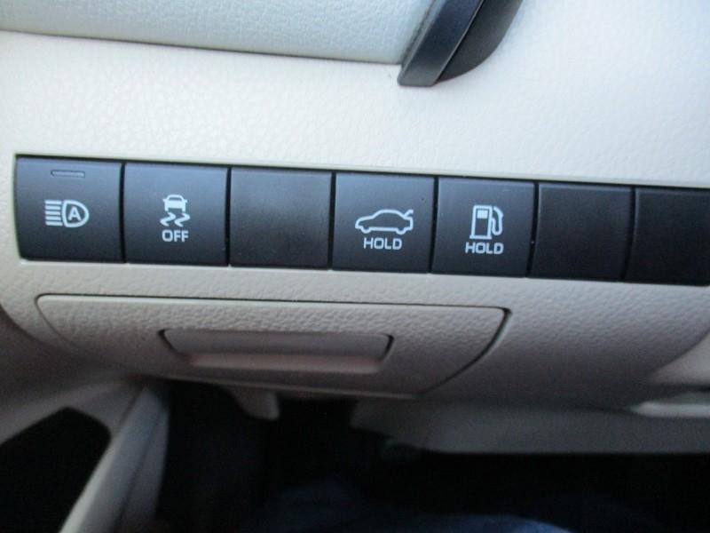 Toyota Camry LE Auto (Natl) 2020