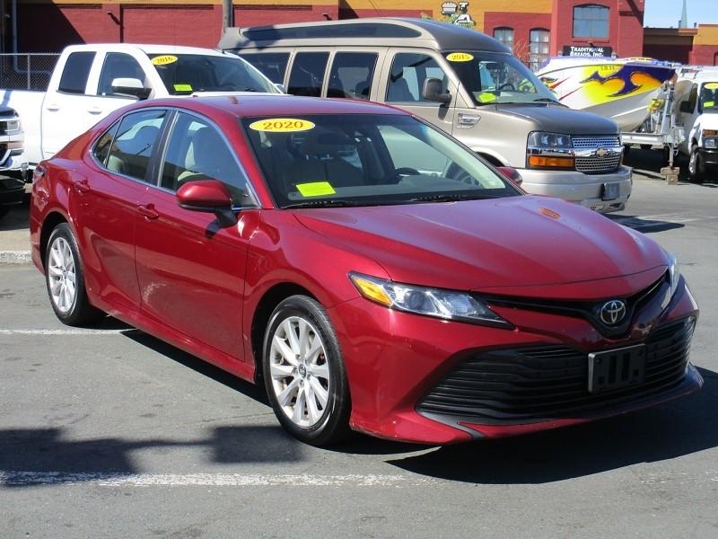 Toyota Camry LE Auto (Natl) 2020