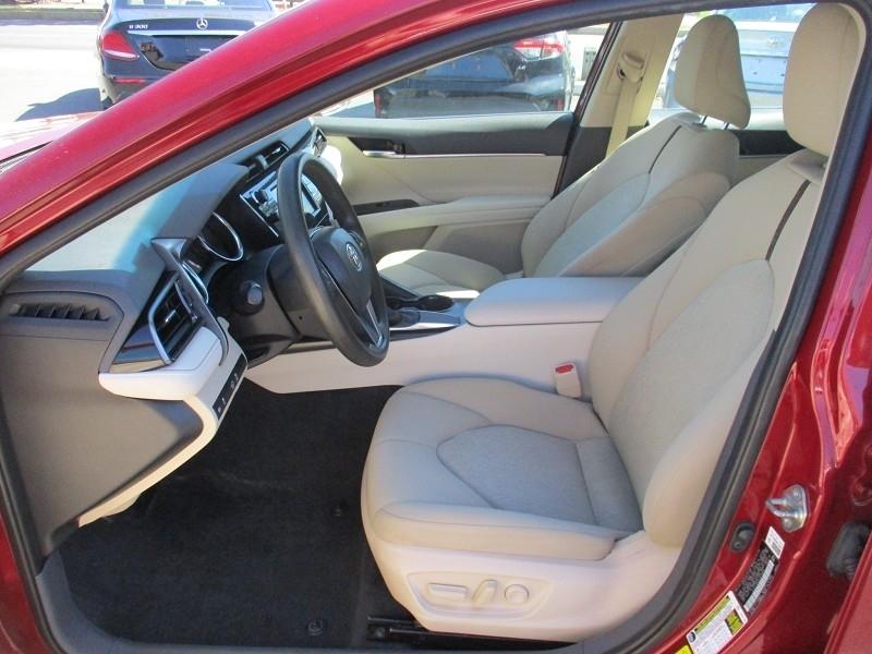 Toyota Camry LE Auto (Natl) 2020