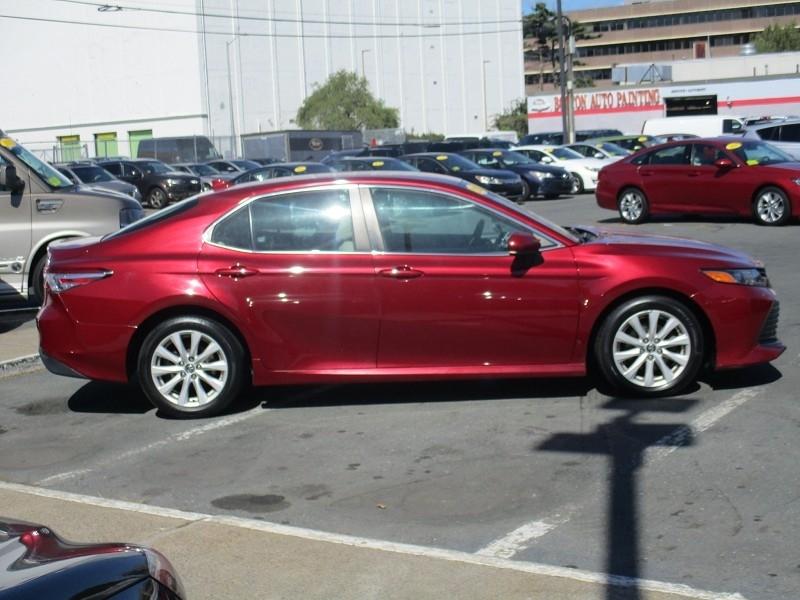 Toyota Camry LE Auto (Natl) 2020