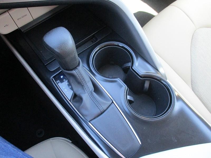 Toyota Camry LE Auto (Natl) 2020