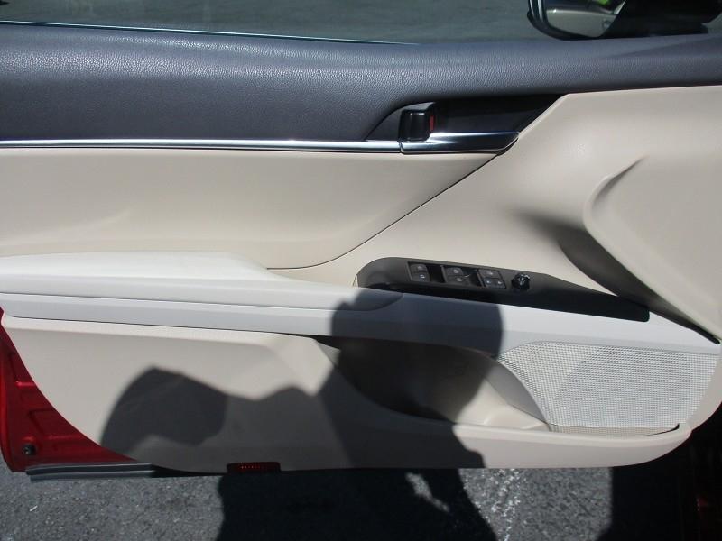 Toyota Camry LE Auto (Natl) 2020