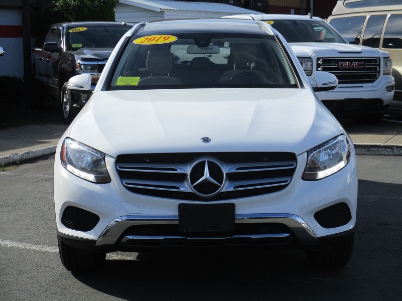 2019 Mercedes Benz GLC 300 4MATIC photo 2