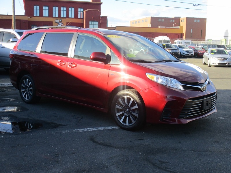 Toyota Sienna LE AWD 7-Passenger (Natl) 2018