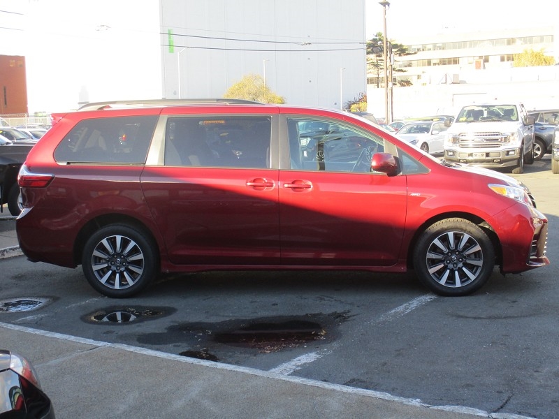Toyota Sienna LE AWD 7-Passenger (Natl) 2018