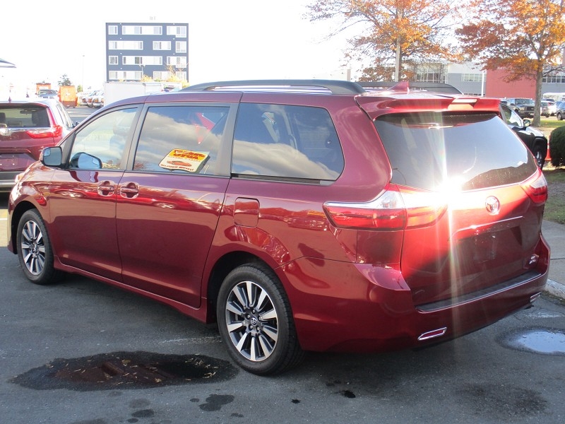 Toyota Sienna LE AWD 7-Passenger (Natl) 2018