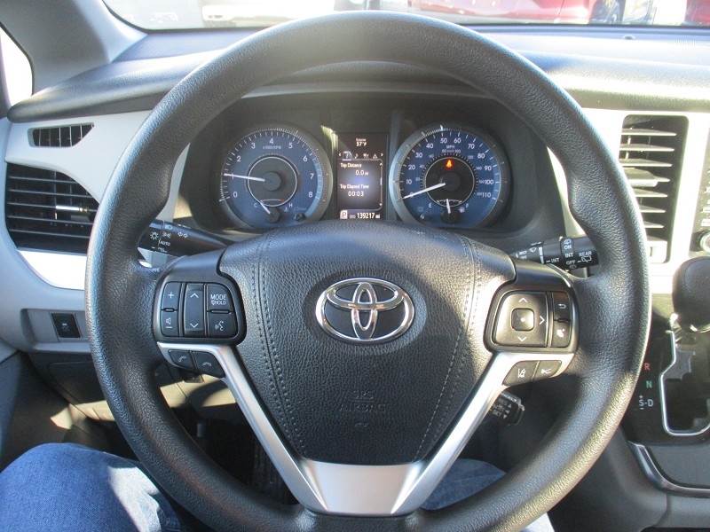 Toyota Sienna LE AWD 7-Passenger (Natl) 2018