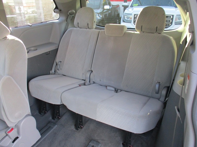 Toyota Sienna LE AWD 7-Passenger (Natl) 2018