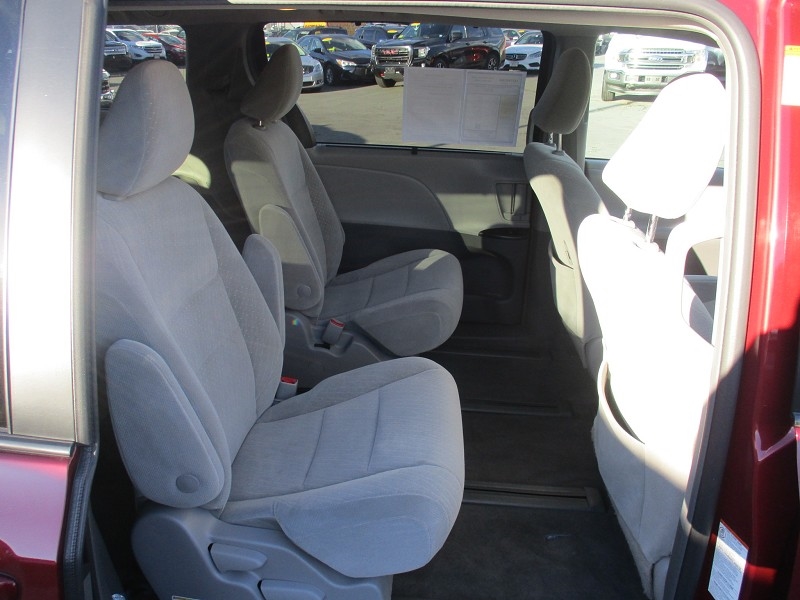 Toyota Sienna LE AWD 7-Passenger (Natl) 2018