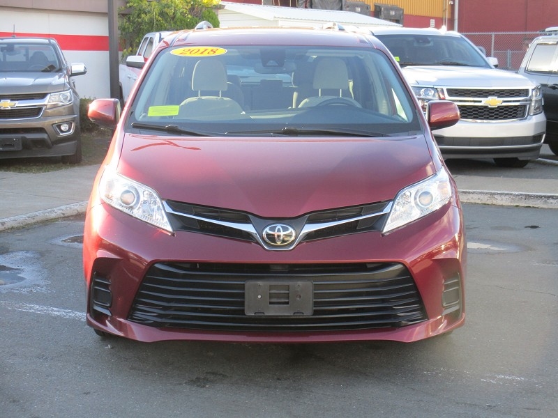 Toyota Sienna LE AWD 7-Passenger (Natl) 2018