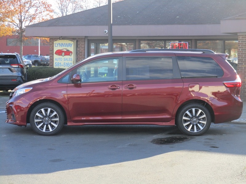 Toyota Sienna LE AWD 7-Passenger (Natl) 2018