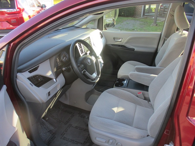 Toyota Sienna LE AWD 7-Passenger (Natl) 2018