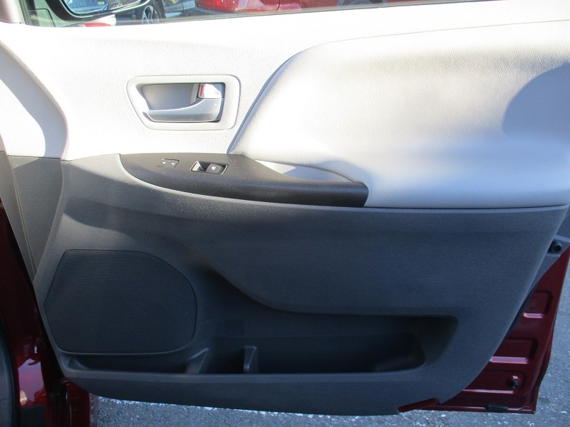 Toyota Sienna LE AWD 7-Passenger (Natl) 2018