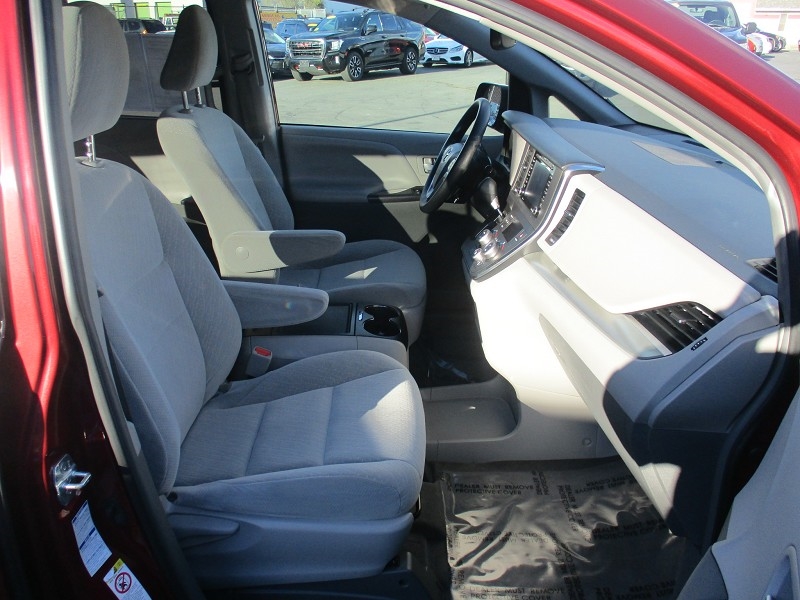 Toyota Sienna LE AWD 7-Passenger (Natl) 2018