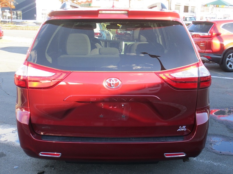 Toyota Sienna LE AWD 7-Passenger (Natl) 2018