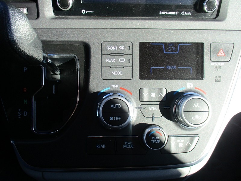 Toyota Sienna LE AWD 7-Passenger (Natl) 2018