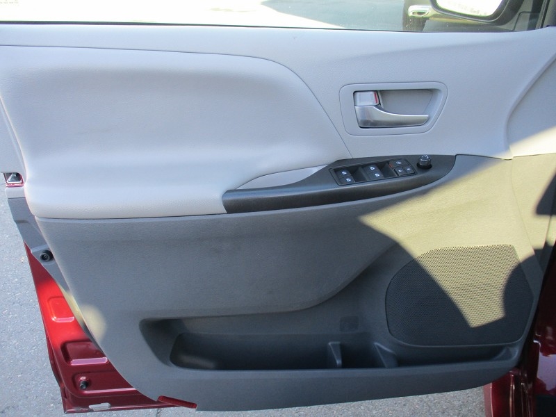 Toyota Sienna LE AWD 7-Passenger (Natl) 2018