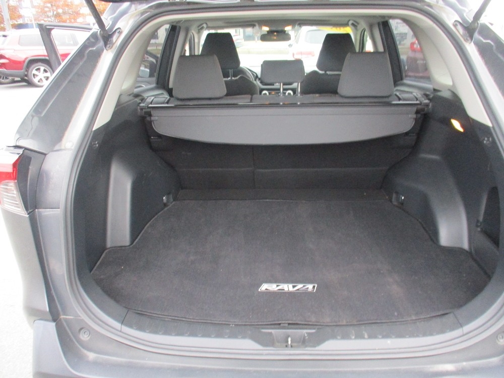 Toyota RAV4 XLE AWD (Natl) 2019