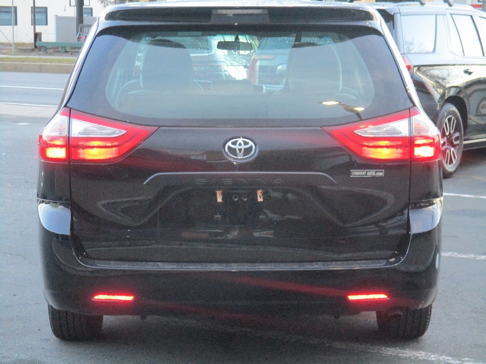 Toyota Sienna L FWD 7-Passenger (Natl) 2017