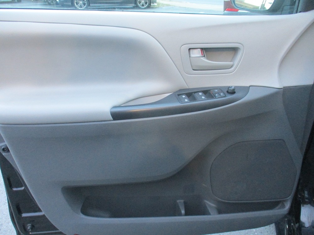 Toyota Sienna L FWD 7-Passenger (Natl) 2017