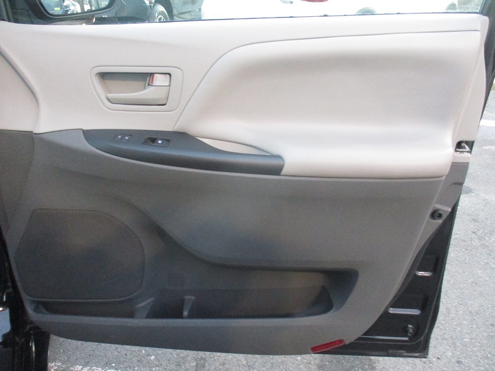 Toyota Sienna L FWD 7-Passenger (Natl) 2017