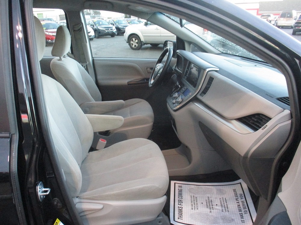 Toyota Sienna L FWD 7-Passenger (Natl) 2017