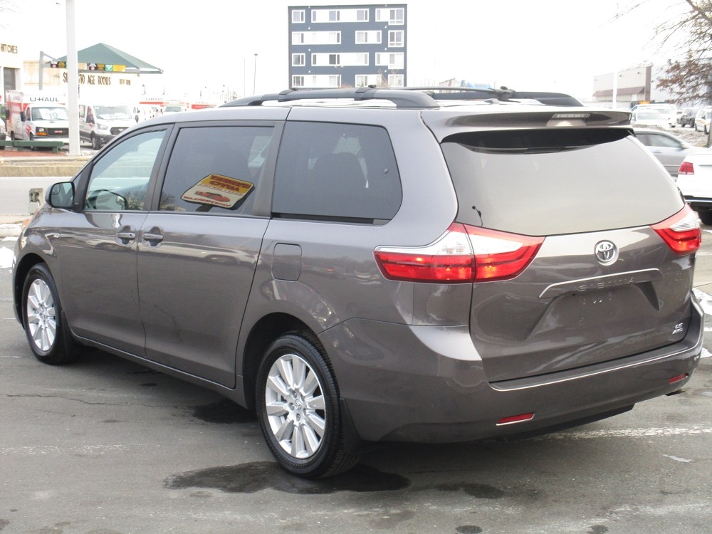 Toyota Sienna LE AWD 7-Passenger (Natl) 2017