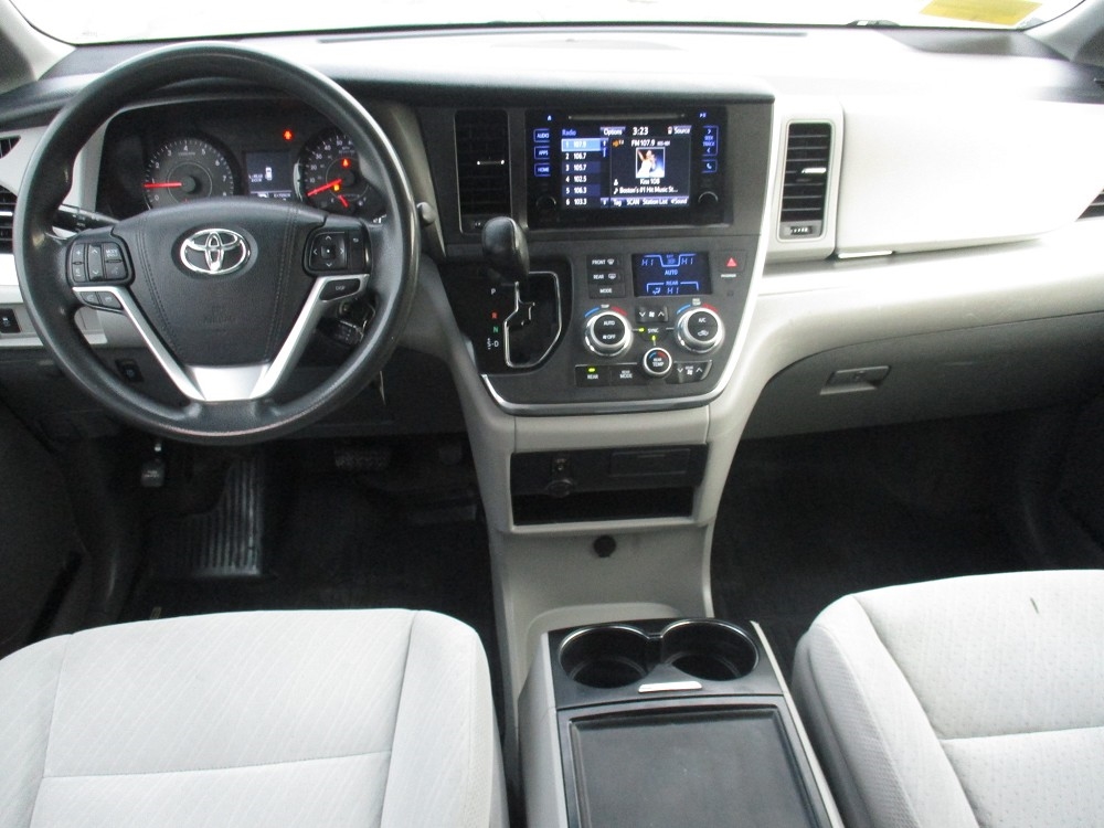 Toyota Sienna LE AWD 7-Passenger (Natl) 2017