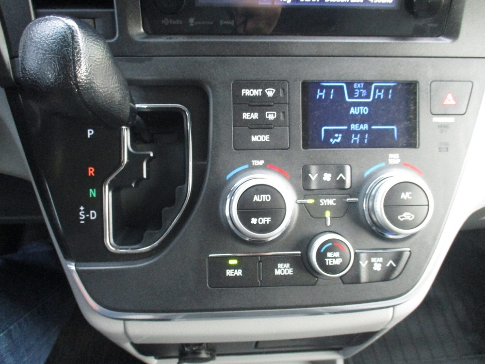 Toyota Sienna LE AWD 7-Passenger (Natl) 2017