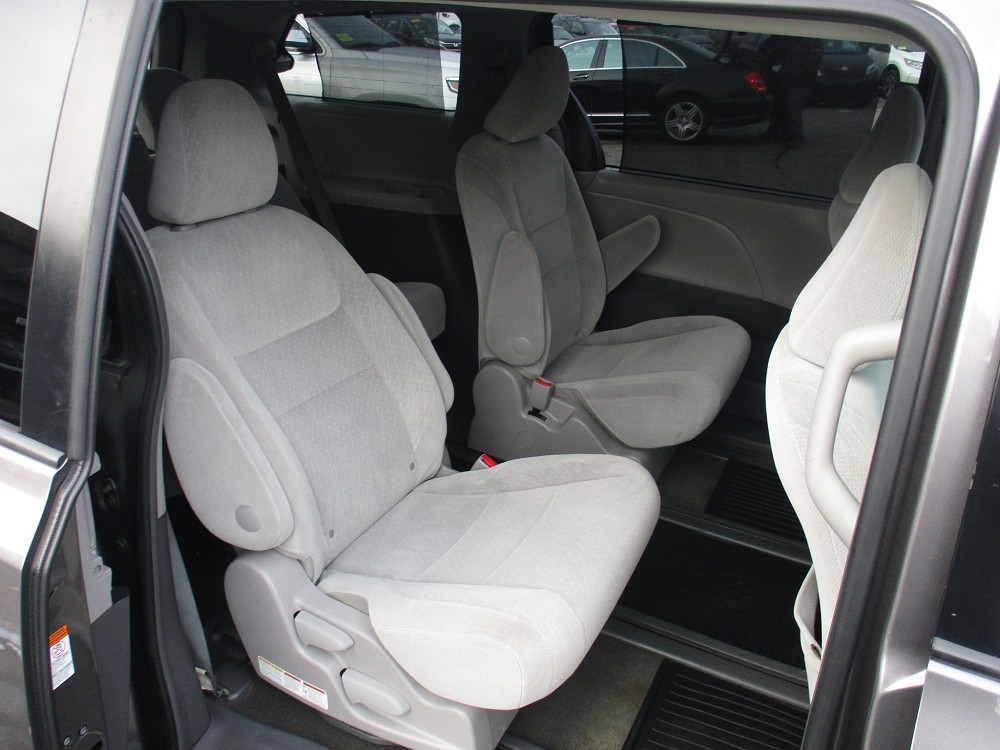 Toyota Sienna LE AWD 7-Passenger (Natl) 2017