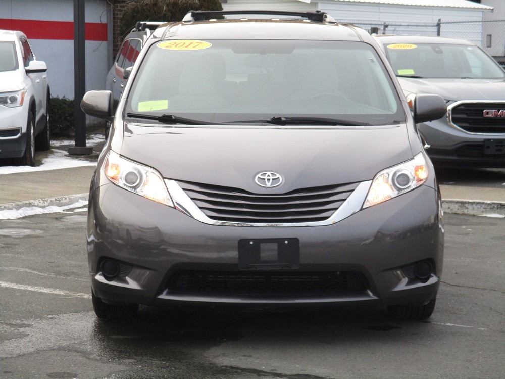 Toyota Sienna LE AWD 7-Passenger (Natl) 2017